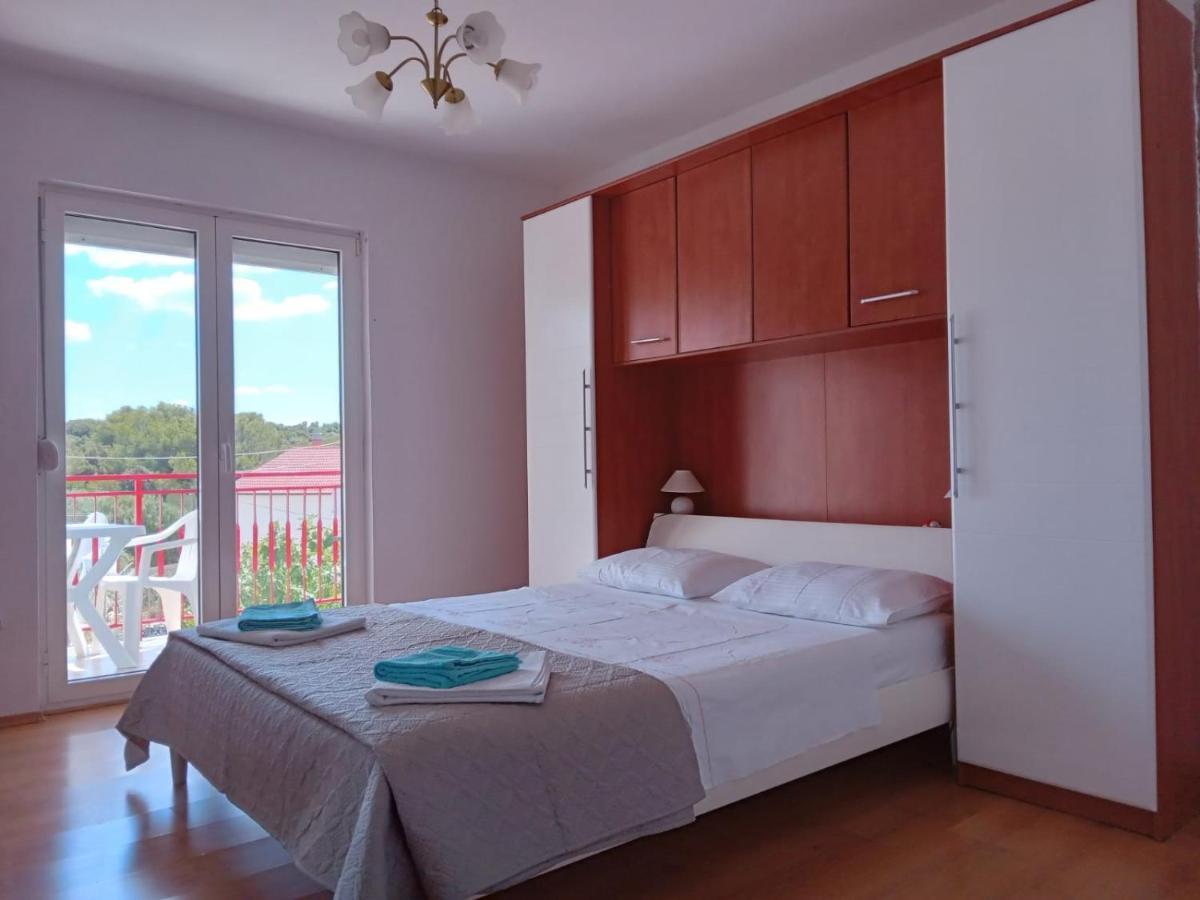Francis Appartements Pakostane Exterior photo